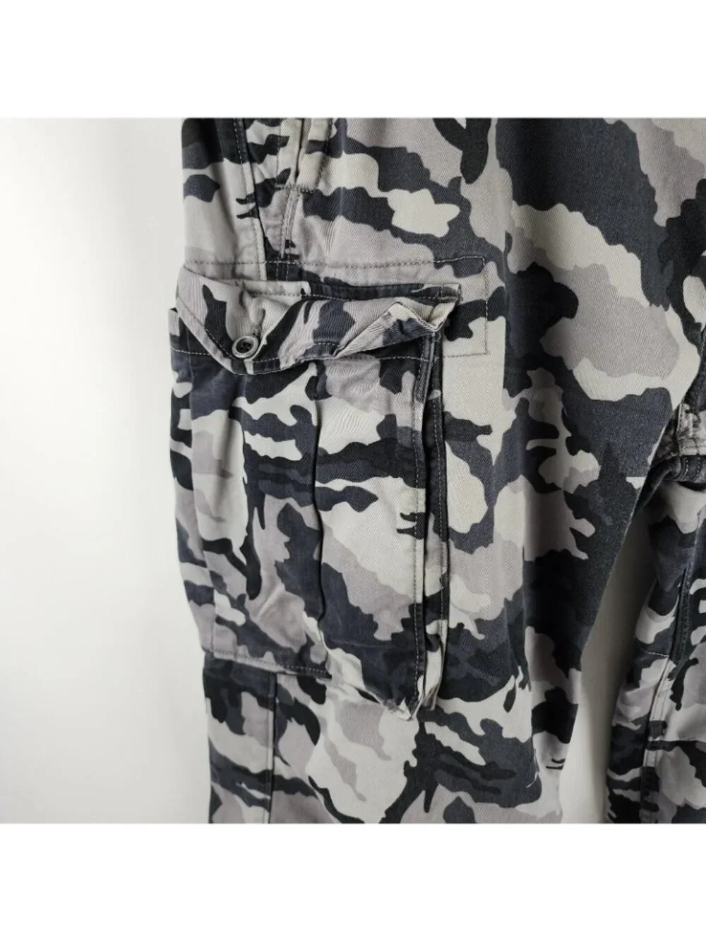 Levis Jeans Mens 40x30 Gray Multi Camo Cargo Straight Leg Denim